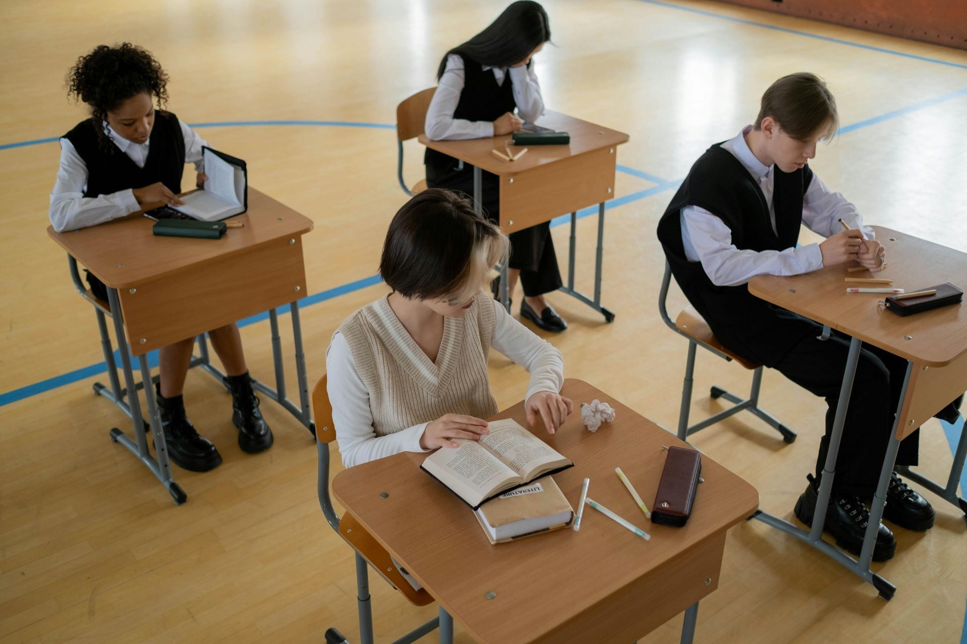 GCSEの試験対策をする生徒
